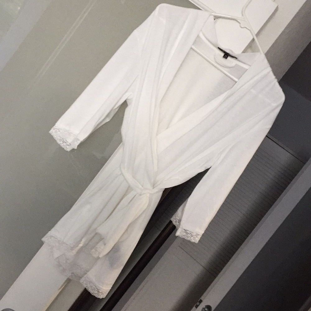 Robe - Picture 1 of 1